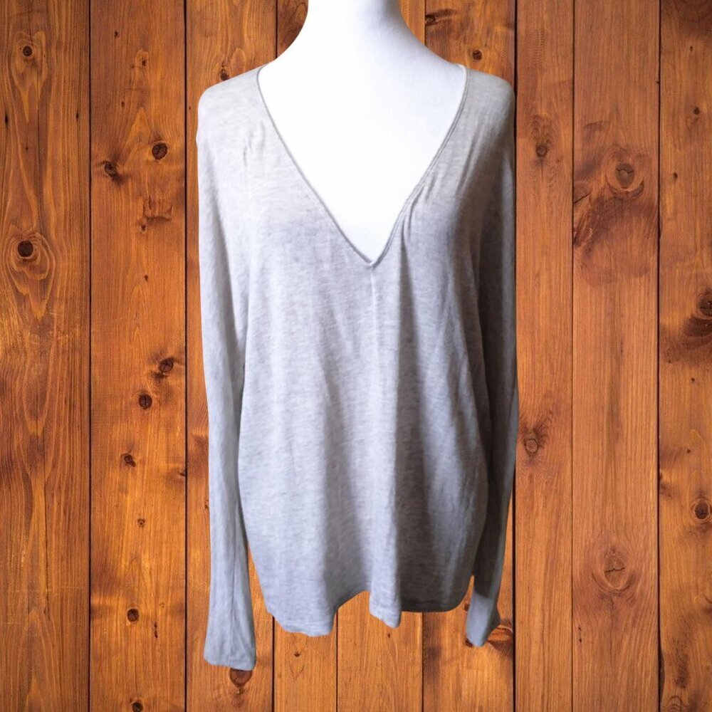 Wilfred Aritzia Size Medium Long Sleeve Gray Wool Blend V-Neck Top Neutral